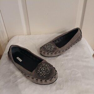 Vera Wang gray suede jeweled moccasin flats with rhinestone embellishment Sz 8.5